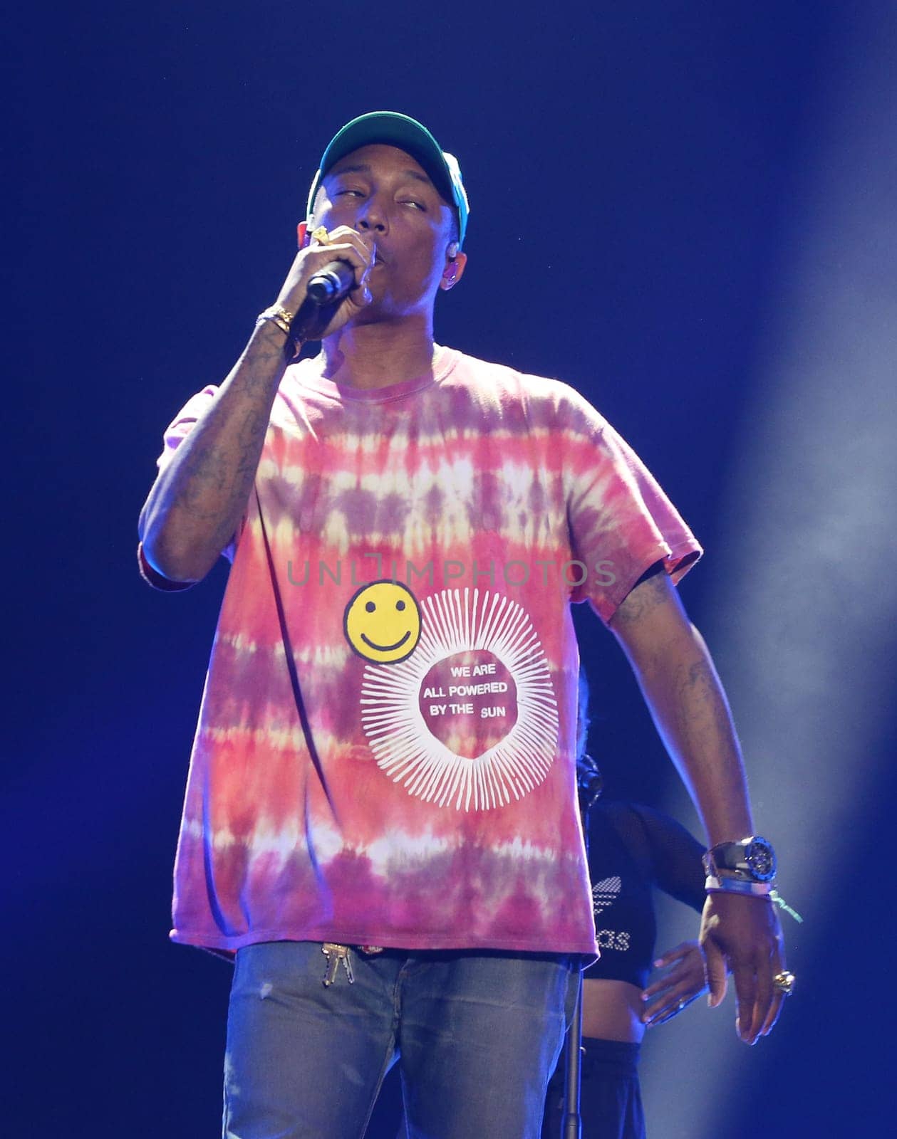 Pharrell Williams   beim    Global Citzen Festival 2017  in Hamburg -Barclacard Arena