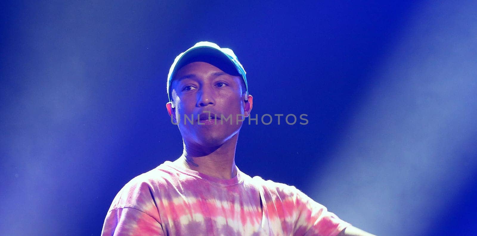 Pharrell Williams   beim    Global Citzen Festival 2017  in Hamburg -Barclacard Arena