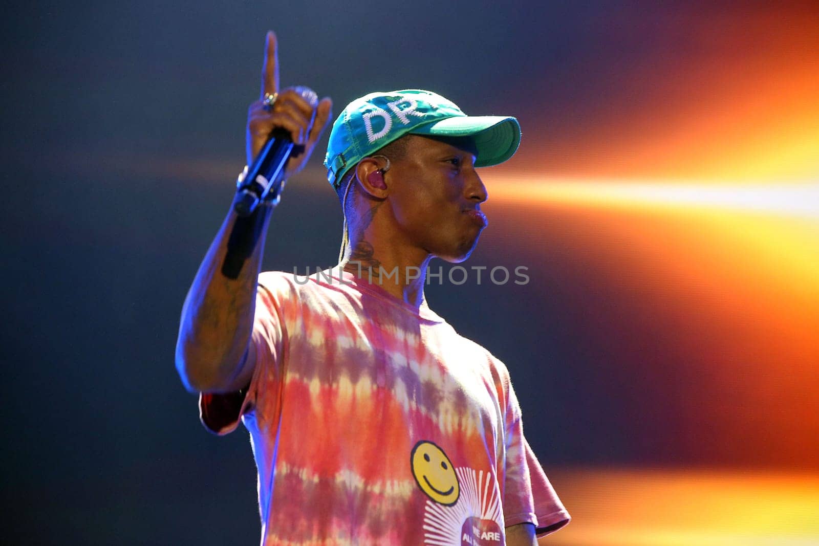 Pharrell Williams   beim    Global Citzen Festival 2017  in Hamburg -Barclacard Arena