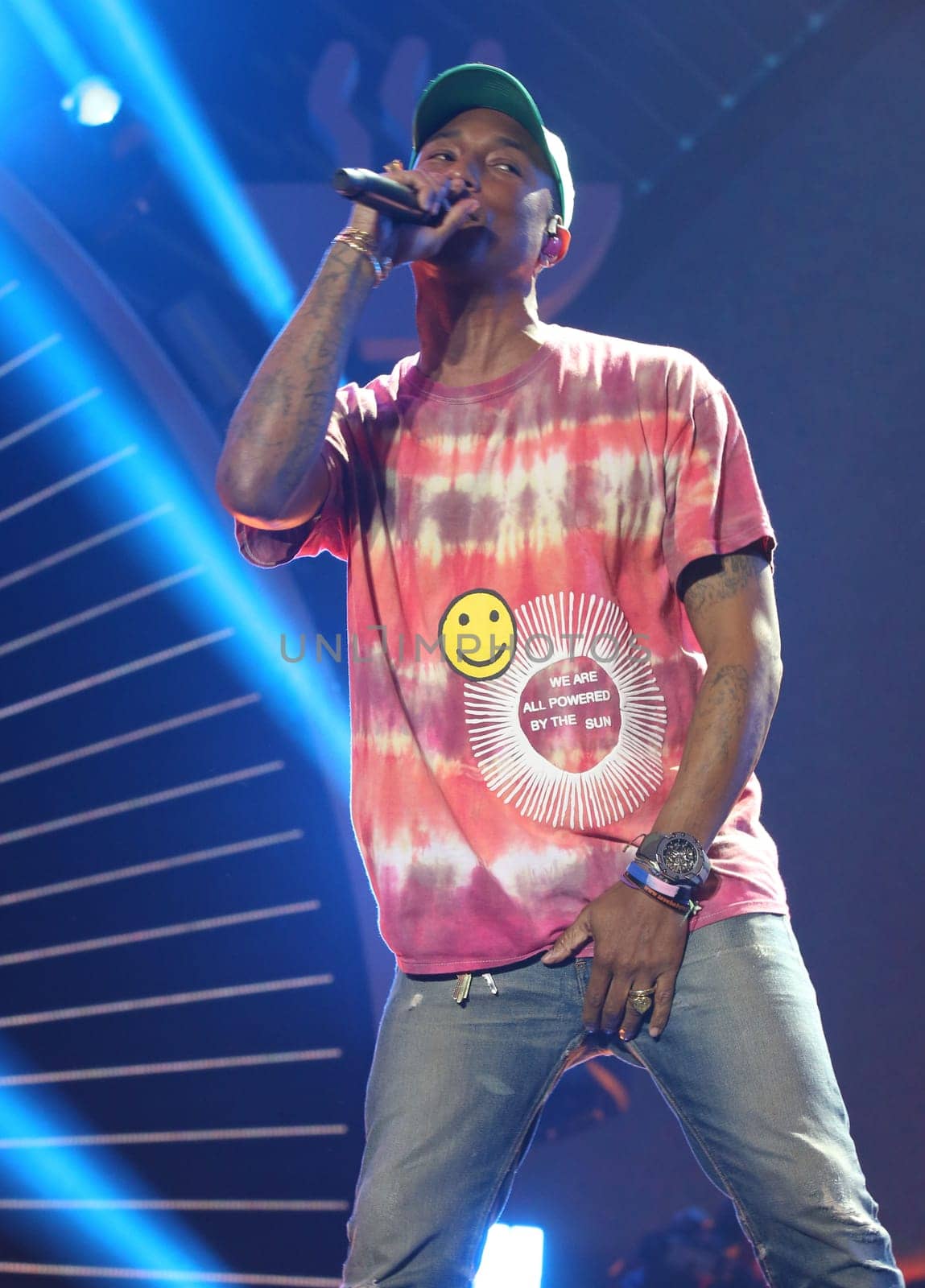 Pharrell Williams   beim    Global Citzen Festival 2017  in Hamburg -Barclacard Arena