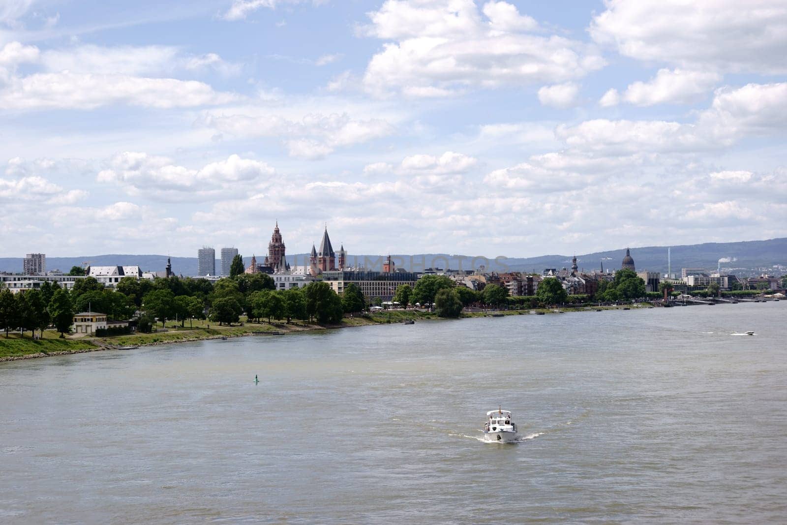 A view over the city of Mainz with the cathedral and the promenade on the river Rhine.