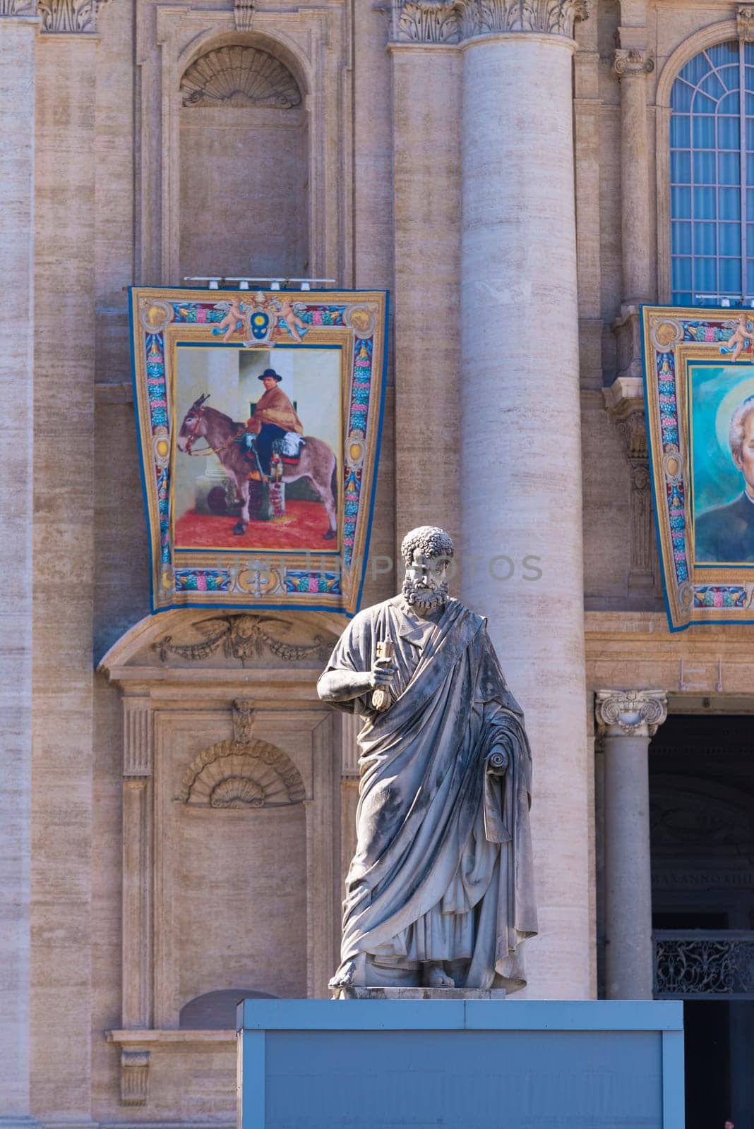 VATICAN CITY, VATICAN - OCTOBER 16, 2016: Statue Saint Peter in front of St Peter's Basilica on piazza San Pietro in Vatican city