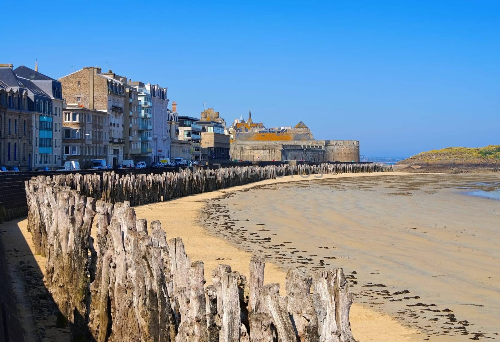 Saint-Malo Strand in der Bretagne,Frankreich - walled town of Saint-Malo beach in Brittany,France