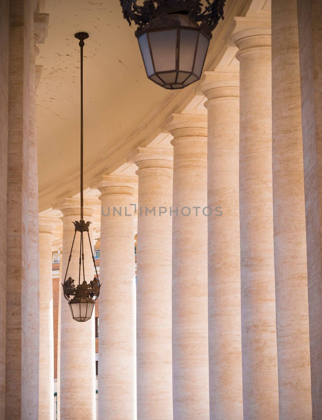 high colums around the famous Basilica di pietro in vatican city