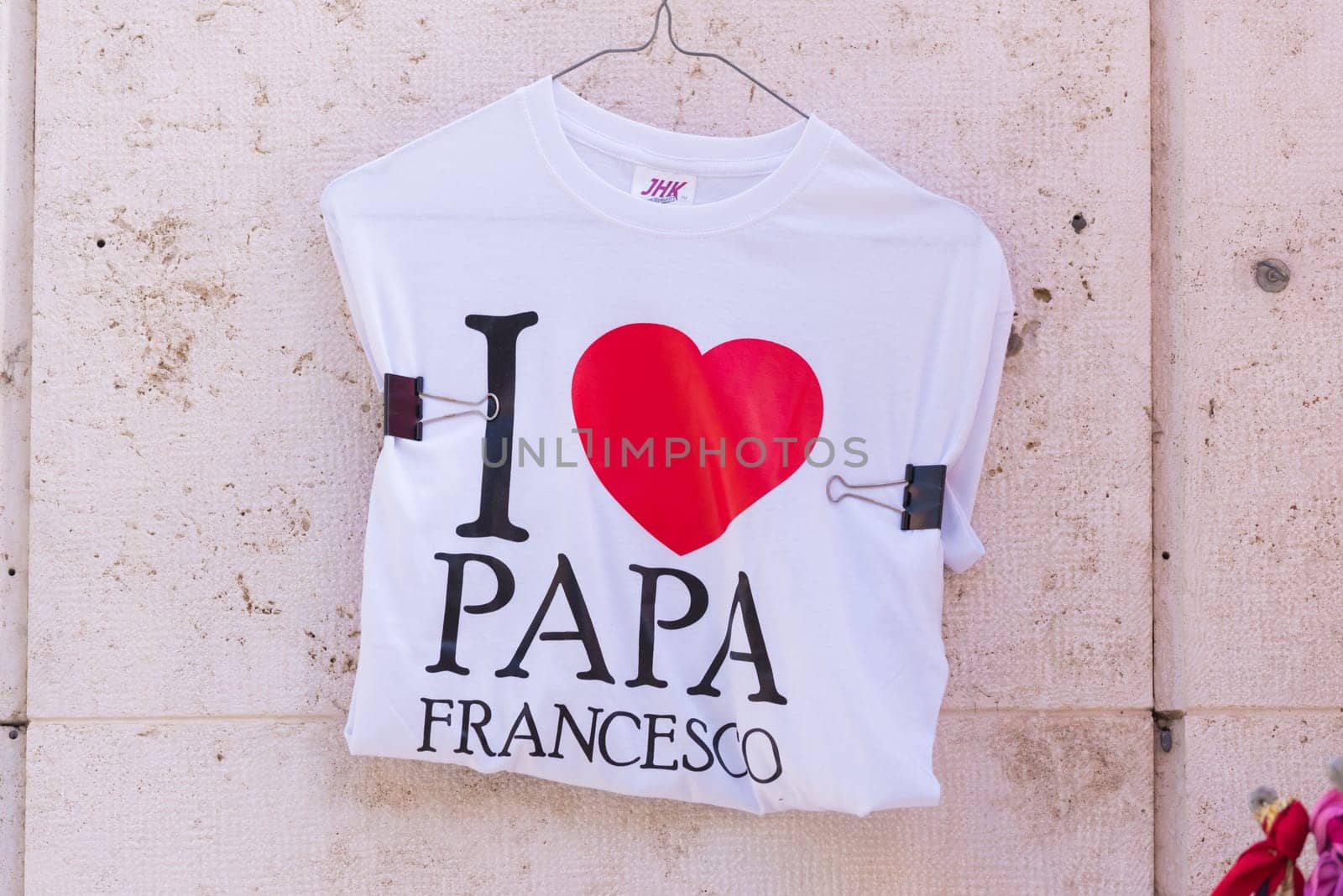 VATICAN CITY, VATICAN - OCTOBER 16, 2016: Touristis shirt with large red love heart saying I love papa francesco