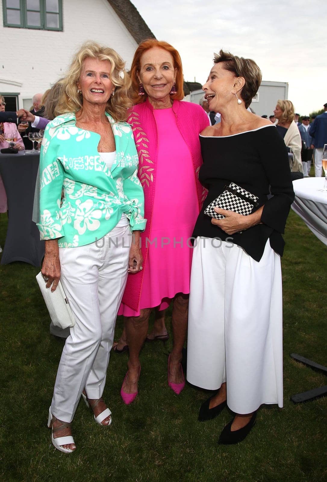 Chippi Klindworth ,Heike Jahr and Monika Peitsch,. Manfred Baumann invited to the yearly crab dinner in his house in Morsum - Sylt