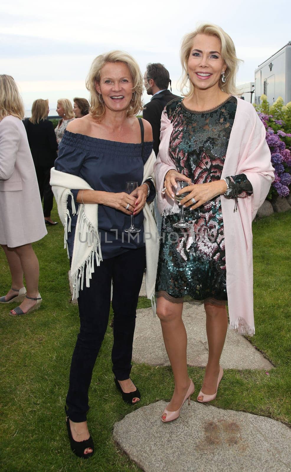 Katrin Aust and Gabriela Prinzessin zu Leiningen ,. Manfred Baumann invited to the yearly crab dinner in his house in Morsum - Sylt