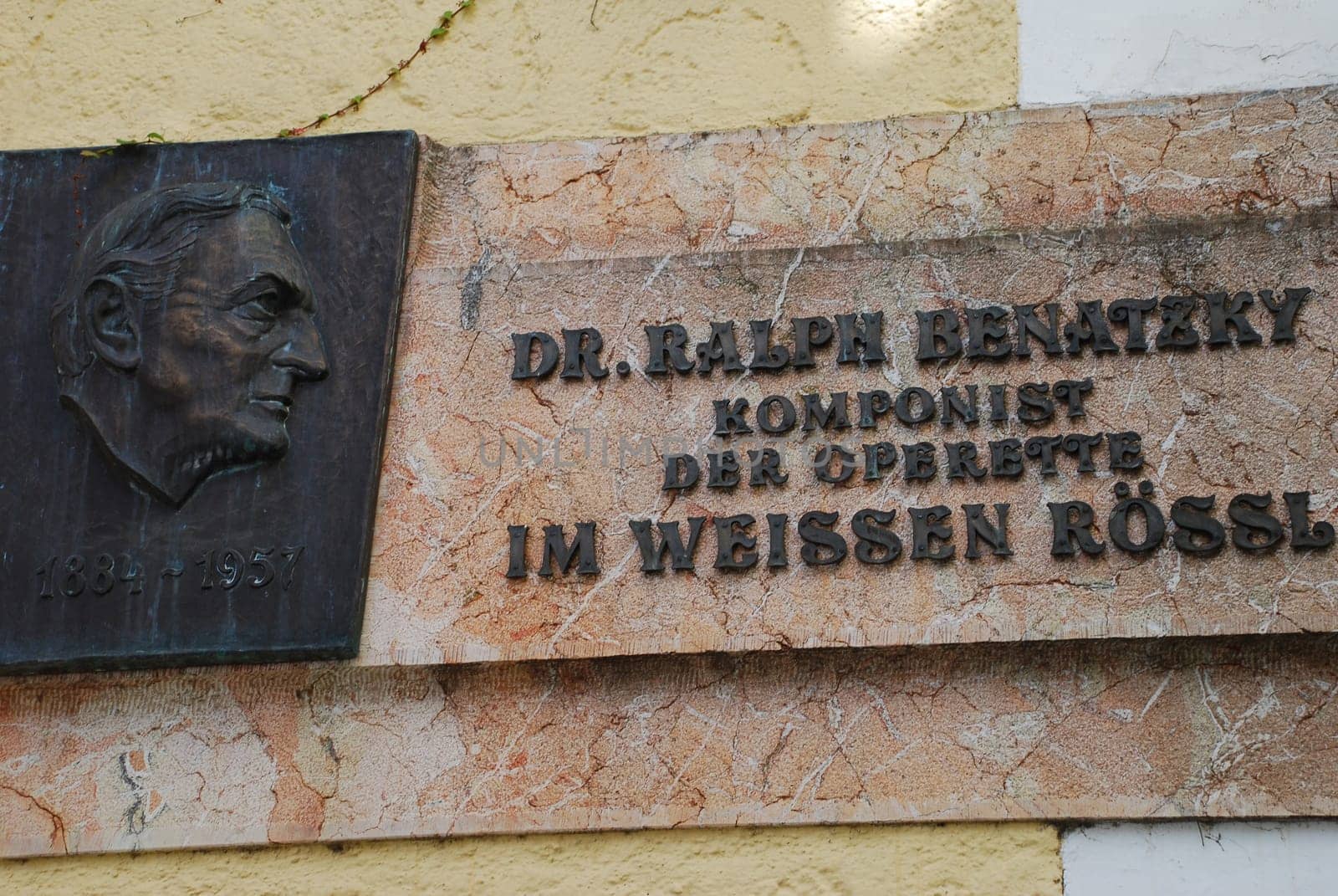 Dr. Ralph Benatzy Composer of the operetta Im weißen Rössl am Wolfgangsee Tafel Gedenktafel St. Wolfgang Hotel Weißes Rössl Austria