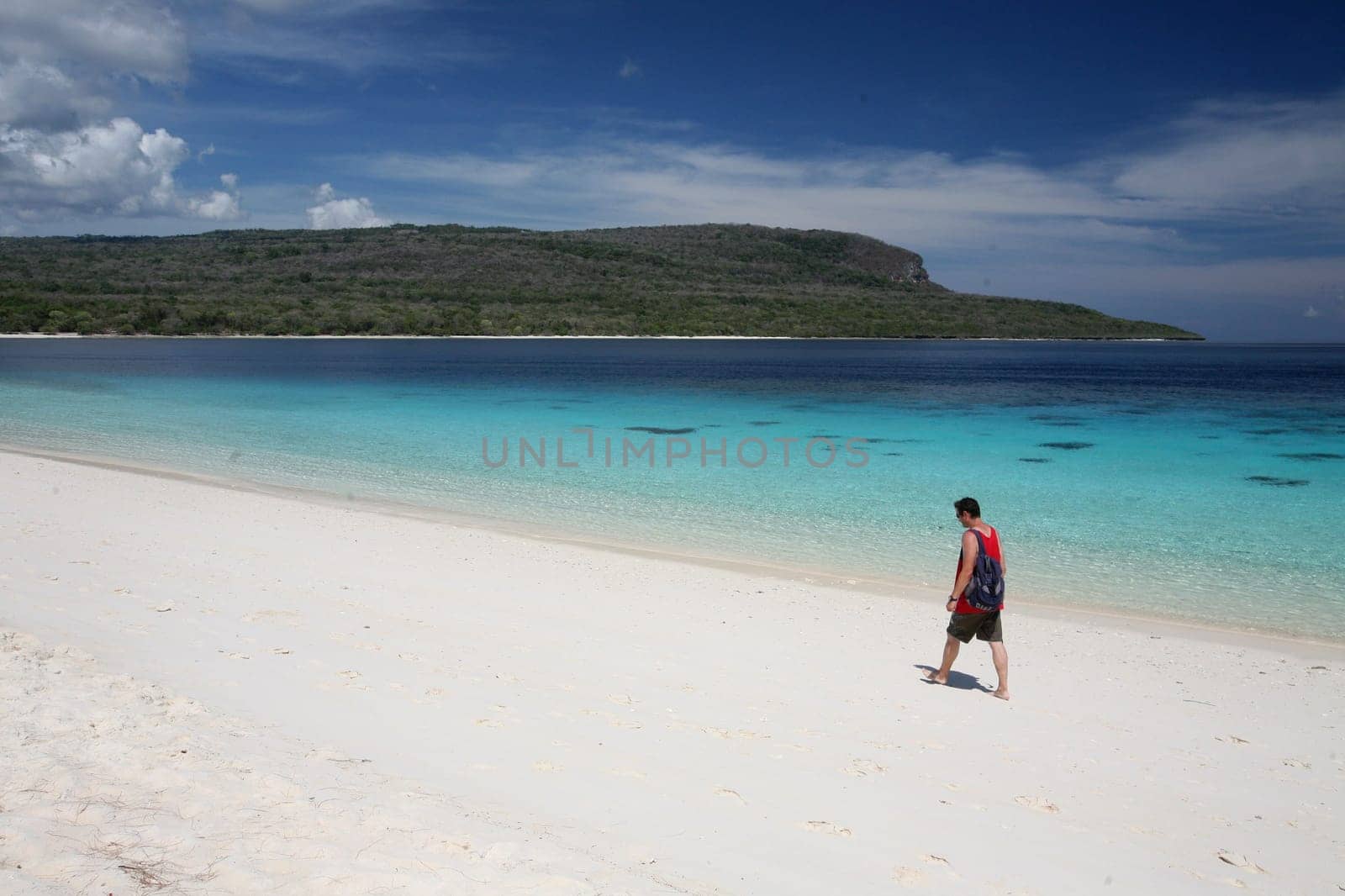 Der Strand Landschaft auf der Jaco Insel im Hintergrund im oestlichsten Punkt an der Timorsee in Ost Timor auf der in zwei getrennten Insel Timor in Asien.