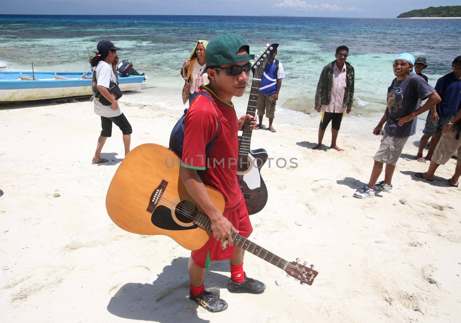 Eine Gruppe Jugendlicher am Strand bei Tutuala  im oestlichsten Punkt an der Timorsee in Ost Timor auf der in zwei getrennten Insel Timor in Asien.