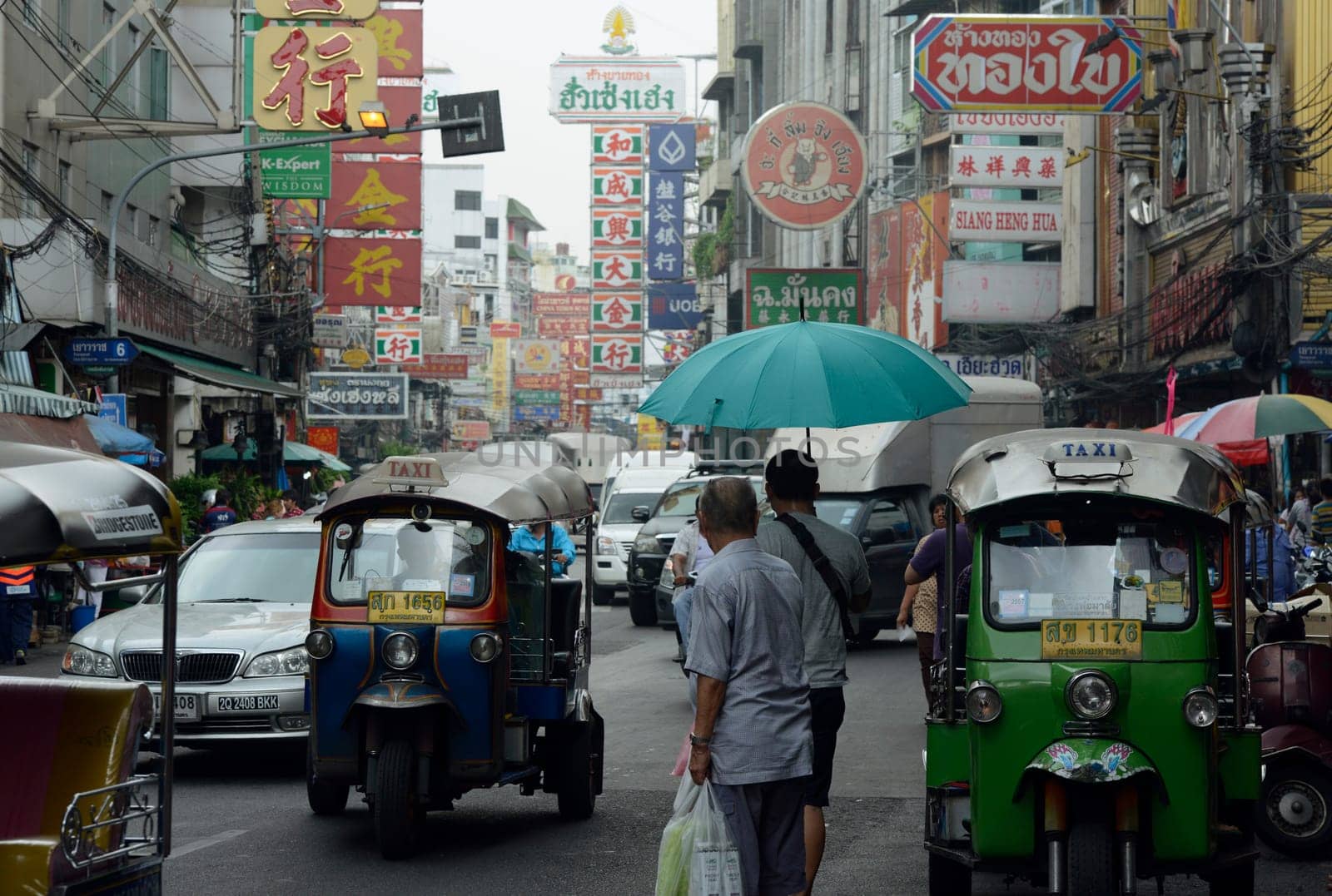 Everyday life in China Town in the city of Bangkok in Thailand in South East Asia.