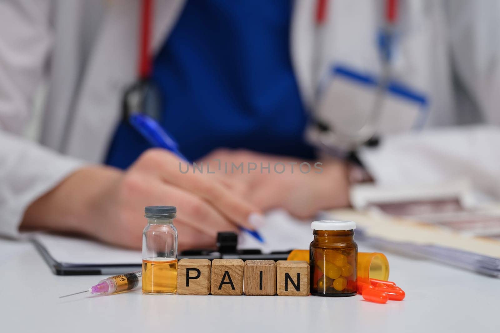 Exploring a variety of effective pain management strategies within a clinical setting, utilizing medicines and tools