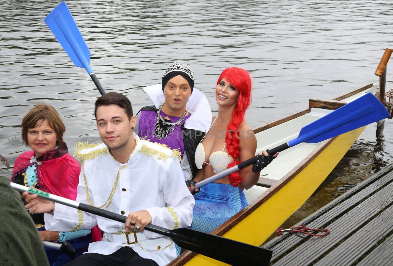 Franziska Menke,Marcell Damaschke ,Julian F.M. Stoeckel ( evil stepmother of Snow White ) and Micaela Schaefer ( mermaid Arielle ) ,. Dragon boat race in favor of Hamburg children's aid projects at the Hansa Rowing Club on the Alster Hamburg ,09.09.2017.