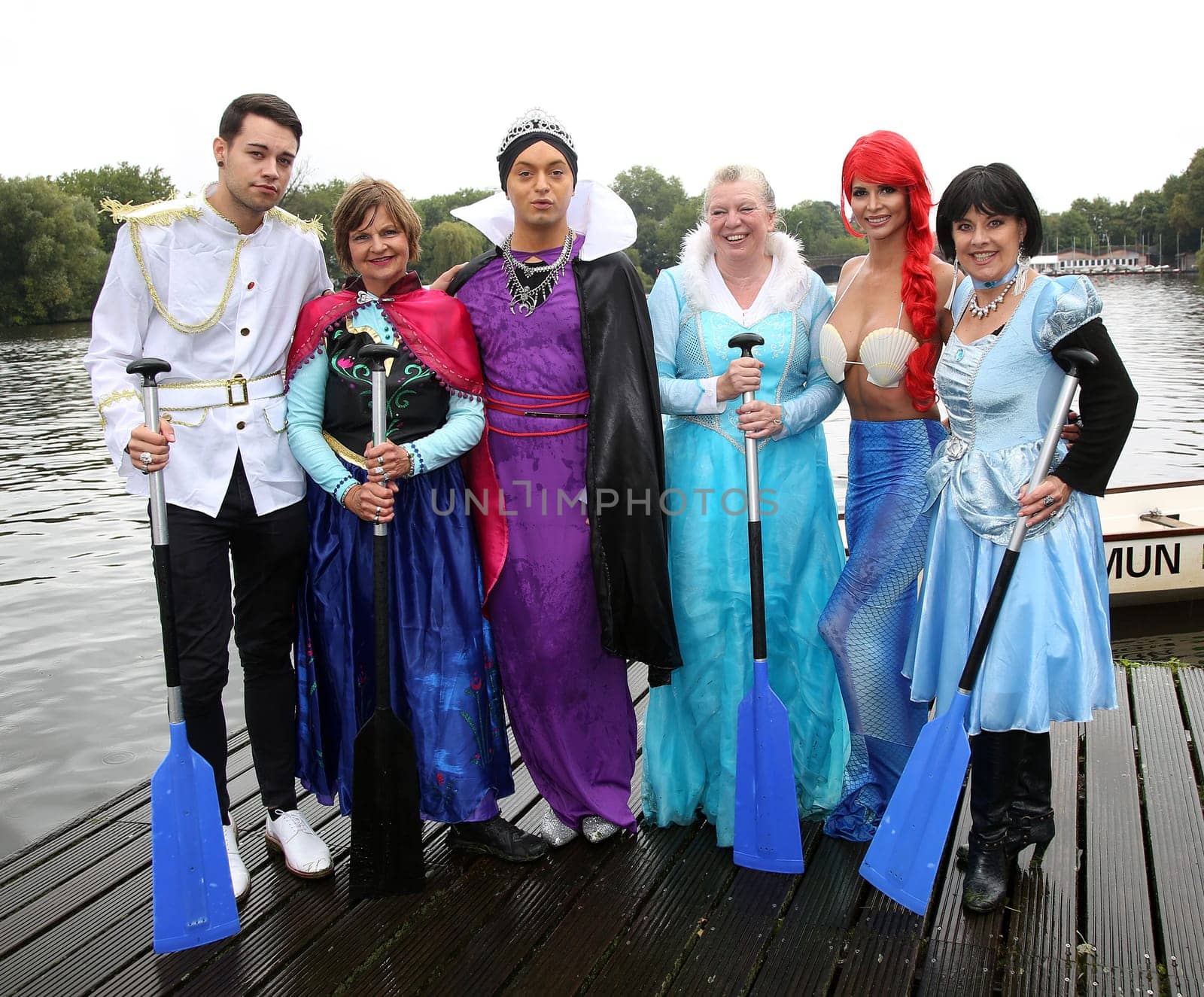 Marcell Damaschke ,Franziska Menke,Julian F.M. Stoeckel,Ester Peters ,Micaela Schaefer ( Mermaid Arielle ) and Tanja Schumann ,. Dragon boat race in favor of Hamburg children's aid projects at the Hansa Rowing Club on the Alster Hamburg ,09.09.2017.