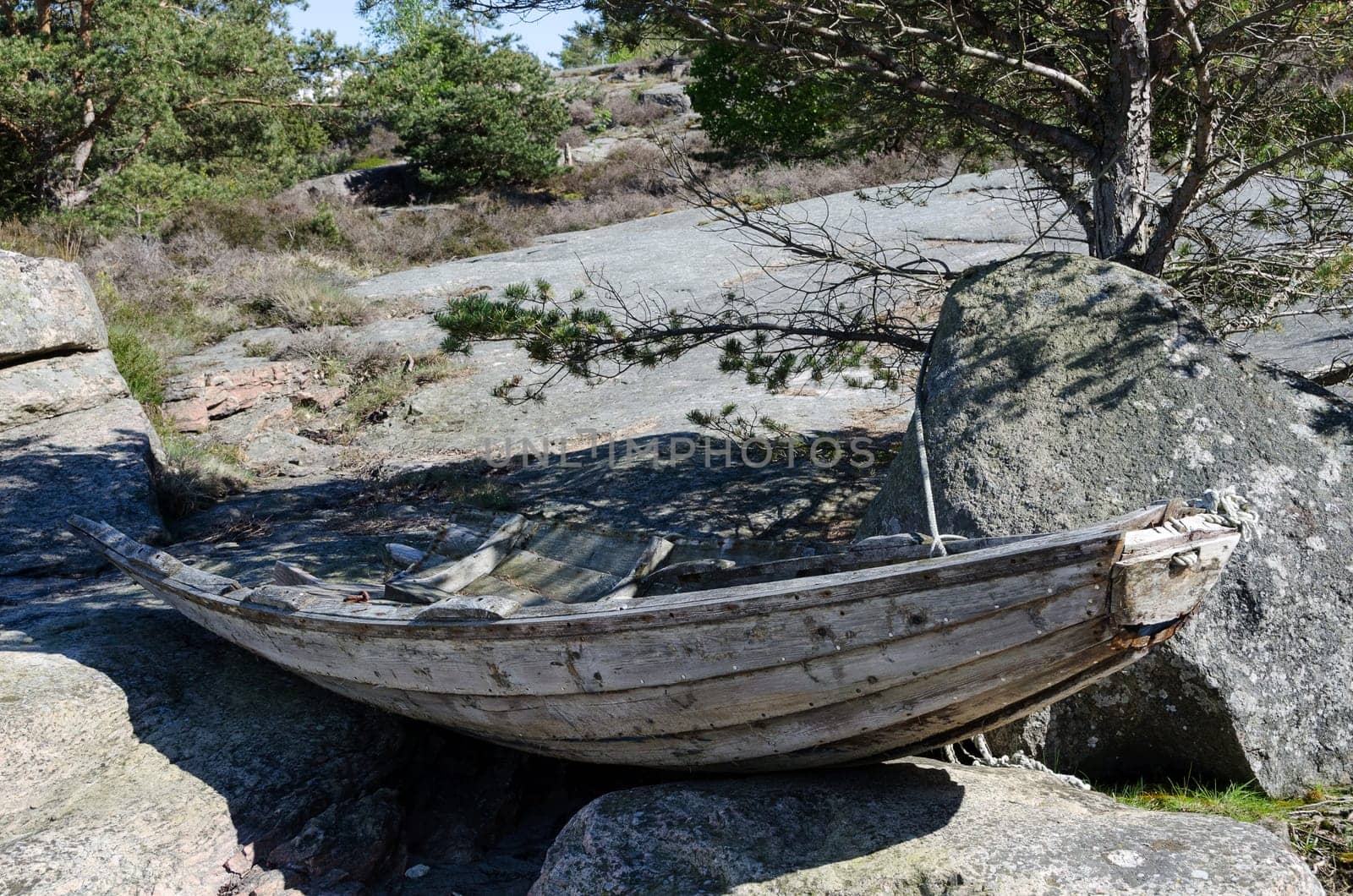 old roow boat