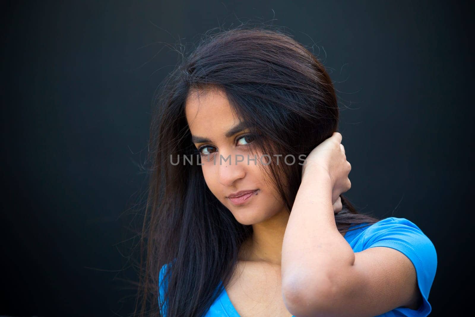 Portrait of a froehlichen young woman - exterior shot in summer