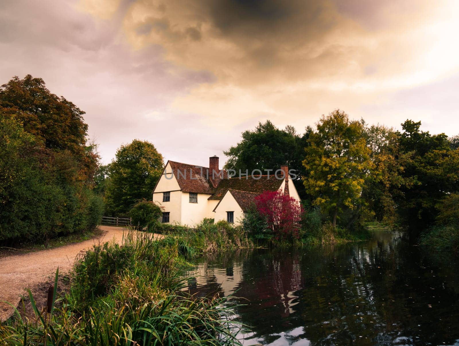 willy's lott's famous old white cottage house in flatford suffolk
