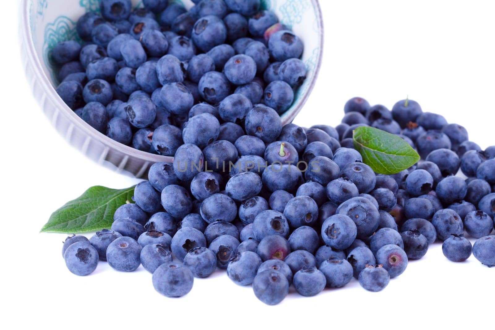 fresh blueberries in a bowl,fruits isolated on white