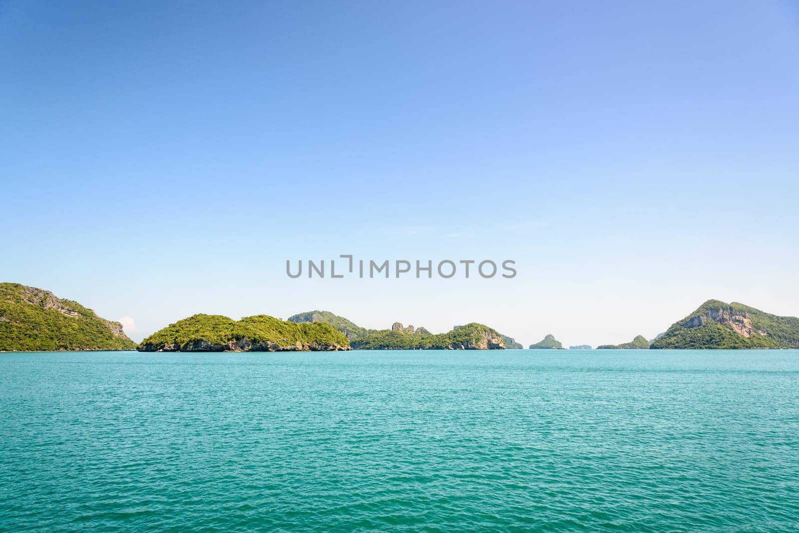 Beautiful natural landscape of Mu Ko Ang Thong island in the sea under bright blue sky in summer at Mu Ko Ang Thong National Marine Park is a famous attractions in Surat Thani province, Thailand