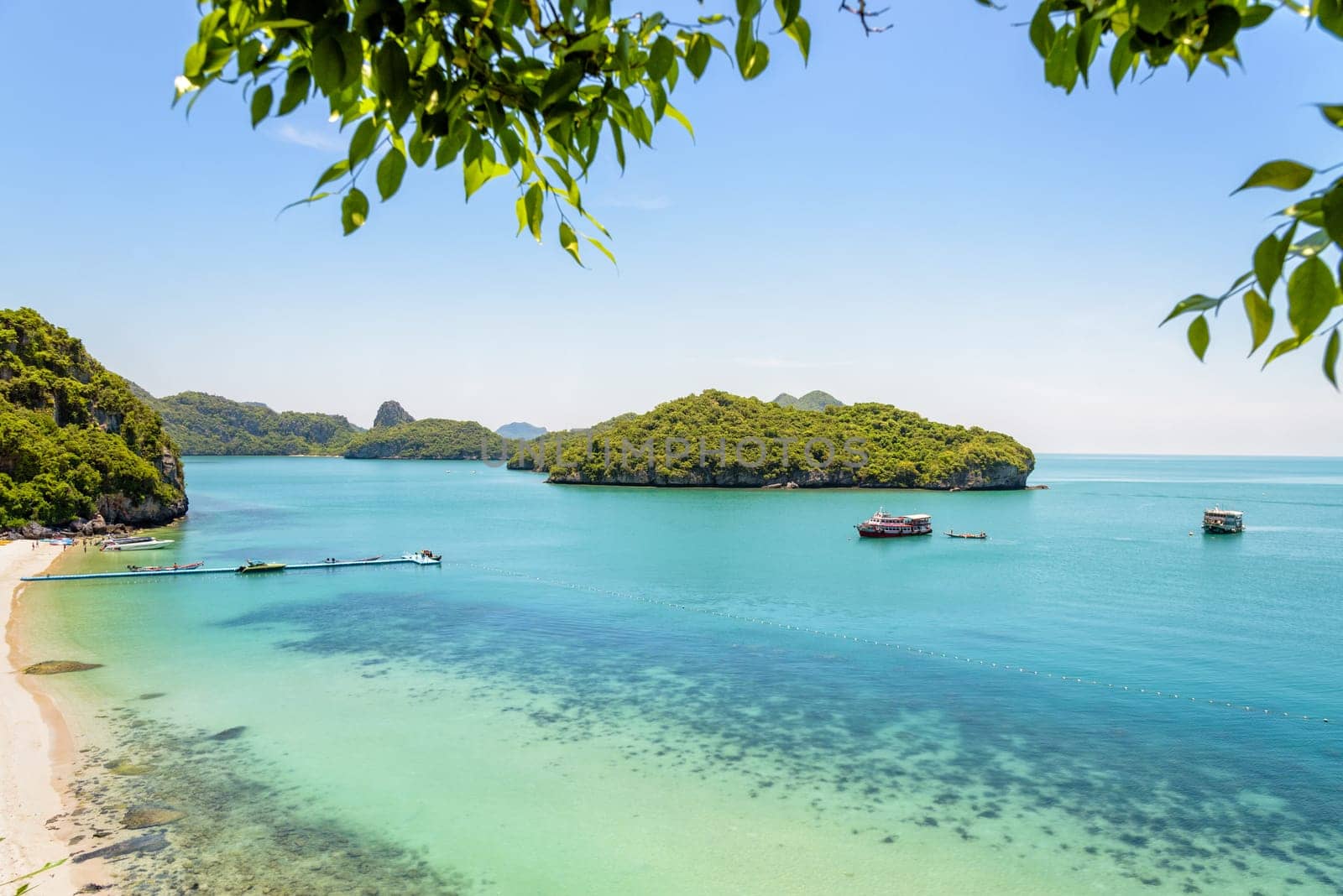 High angle view beautiful natural landscape of the beach, floating pier, islands and sea in summer from Ko Wua Talap viewpoint at Mu Ko Ang Thong National Marine Park in Gulf of Thailand, Surat Thani province