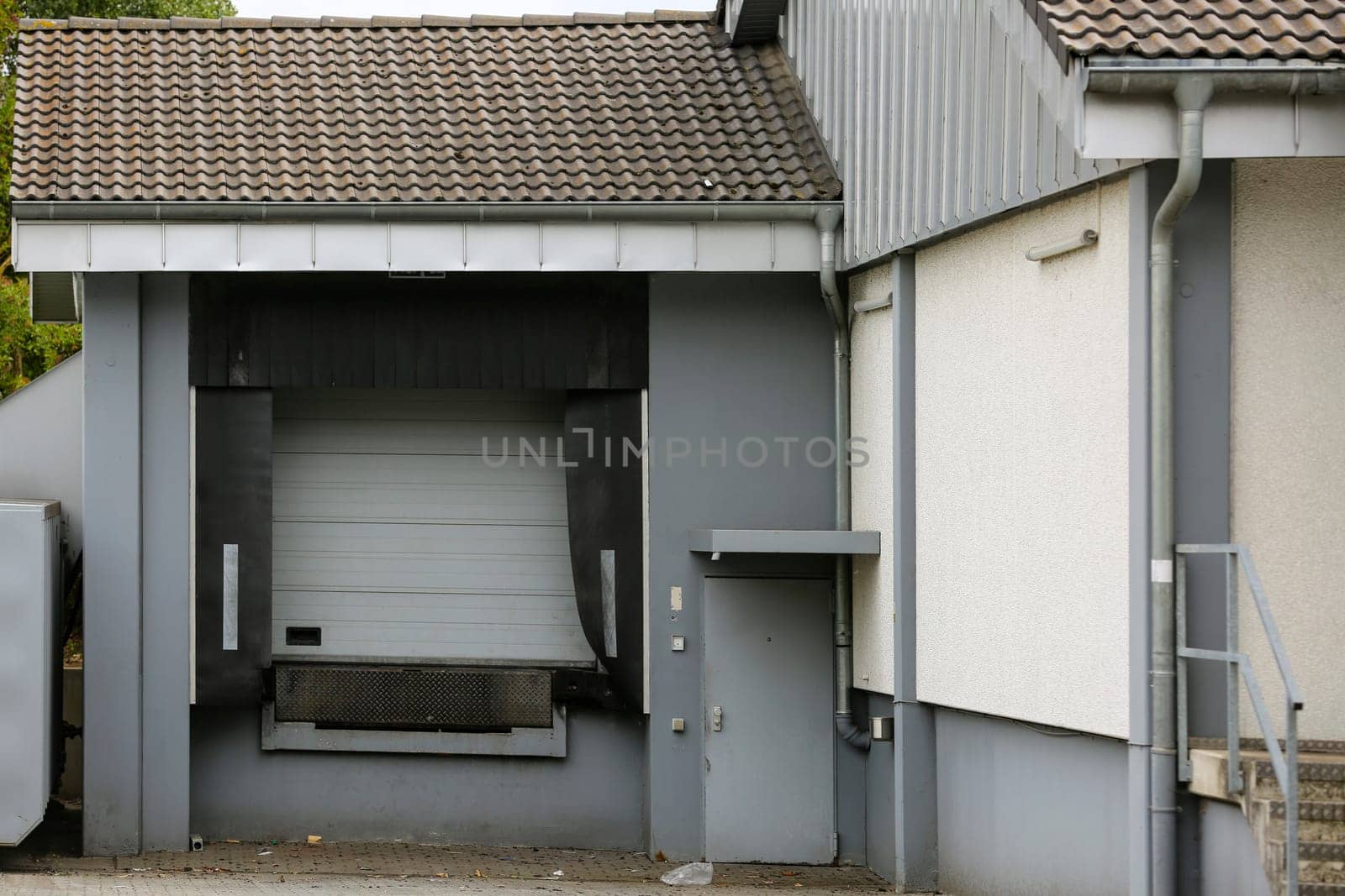Roller shutters of a goods receipt of a warehouse building