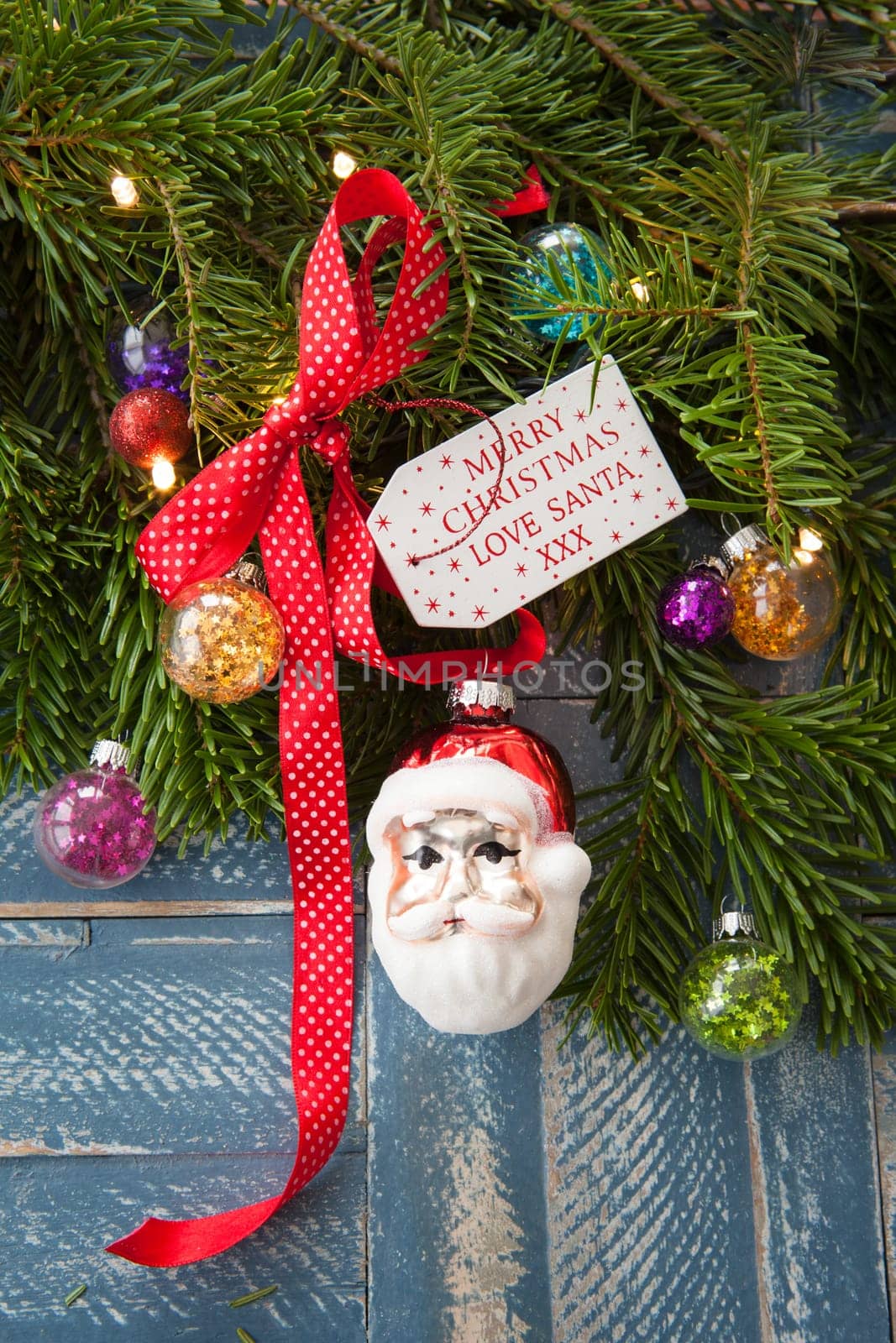 Froehliche decoration with fir branches for Christmas