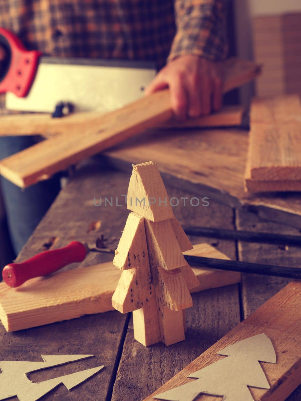 Wood working, making a wooden Christmas tree decoration