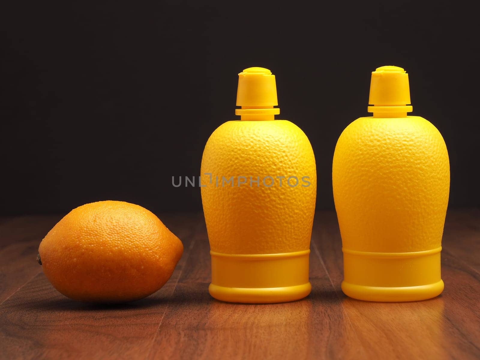 Lemon fruit with lemon juice on a wooden table
