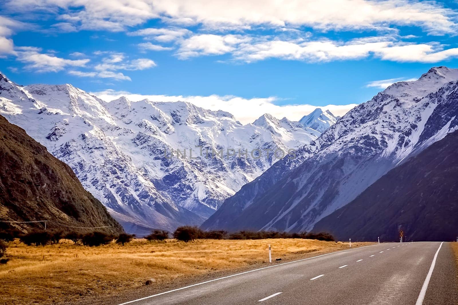 Beautiful mountain scenery on road to Mt Cook in New Zealands South Island