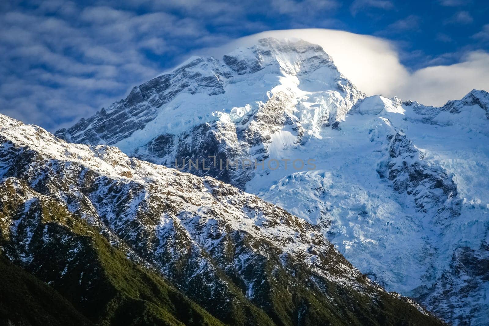 Beautiful mountain scenery on road to Mt Cook in New Zealands South Island