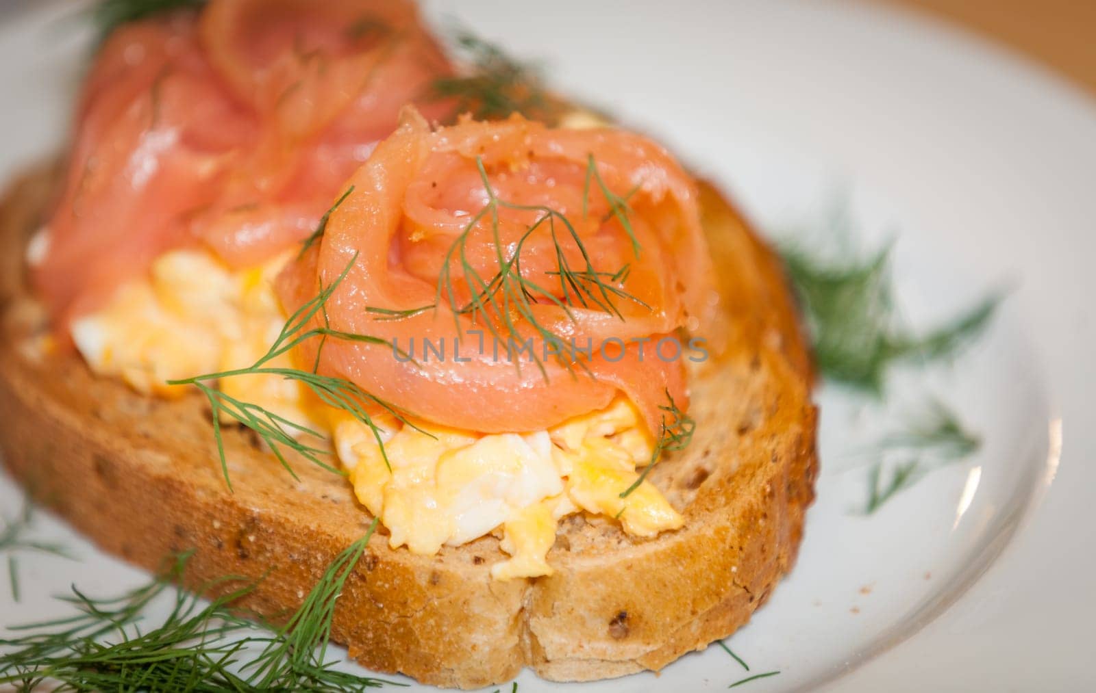 Smoked salmon with scrambled eggs on toast