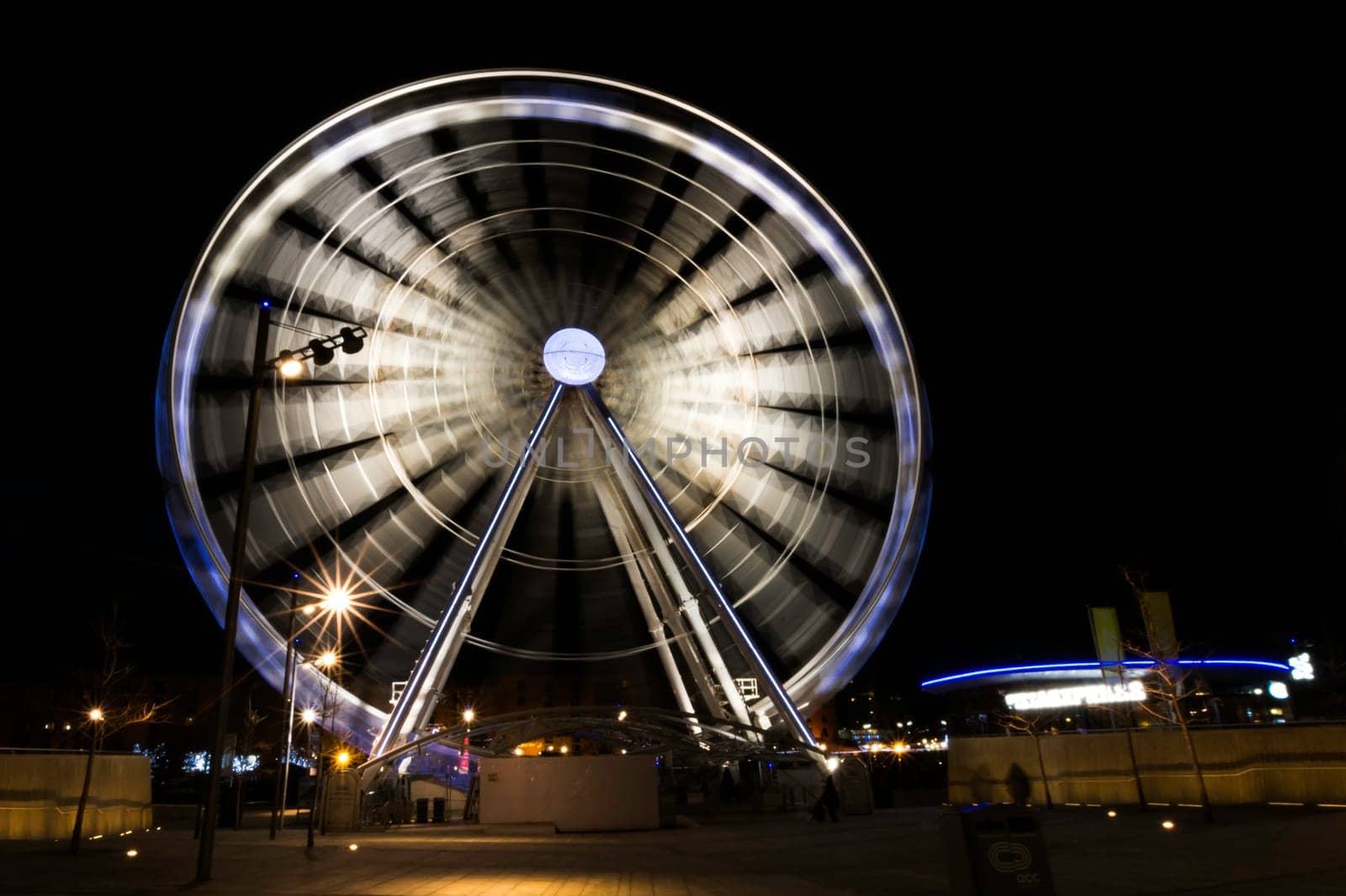 The Echo Wheel of Liverpool / Liverpool Eye by night - Keel Wharf waterfront of the River Mersey, Liverpool, United Kingdom on 26th December 2017