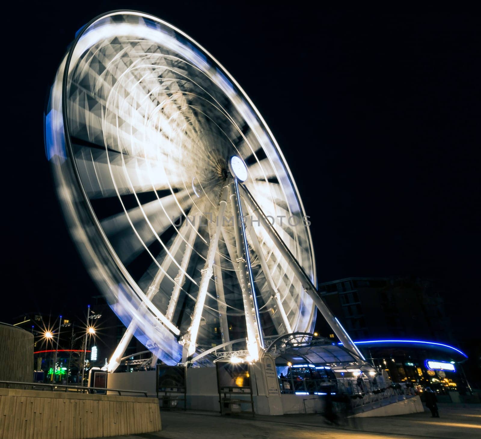 The Echo Wheel of Liverpool / Liverpool Eye by night - Keel Wharf waterfront of the River Mersey, Liverpool, United Kingdom on 26th December 2017