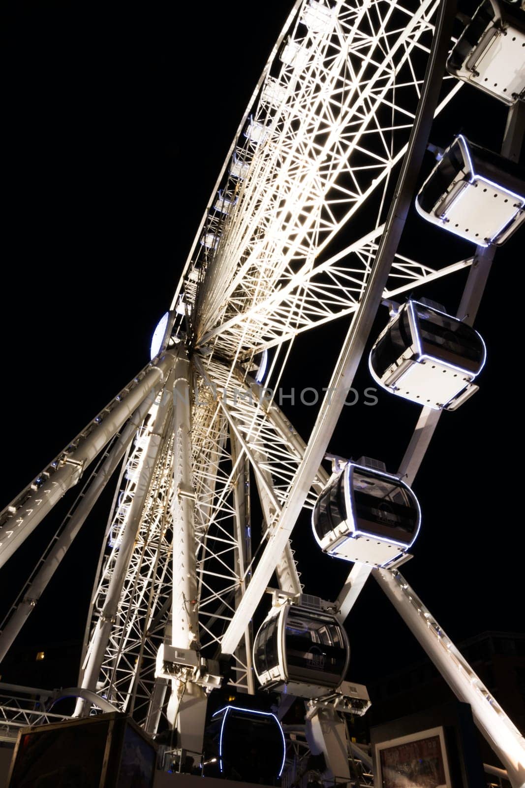 The Echo Wheel of Liverpool / Liverpool Eye by night - Keel Wharf waterfront of the River Mersey, Liverpool, United Kingdom on 26th December 2017