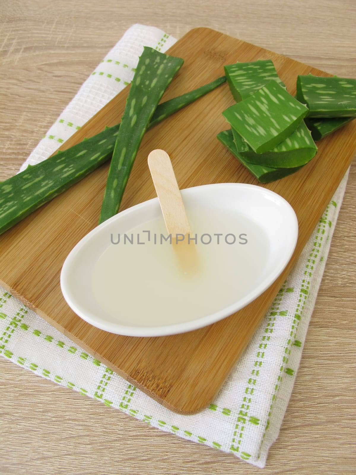 Aloe vera leaves and aloe vera gel in a bowl