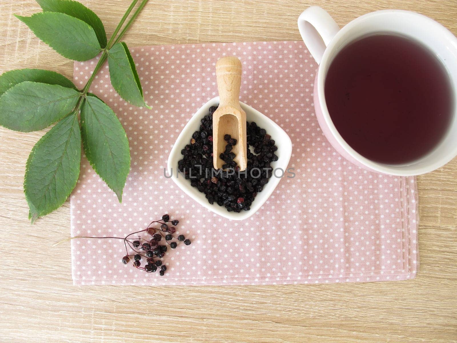 Decoction,boiled tea with dried elderberries