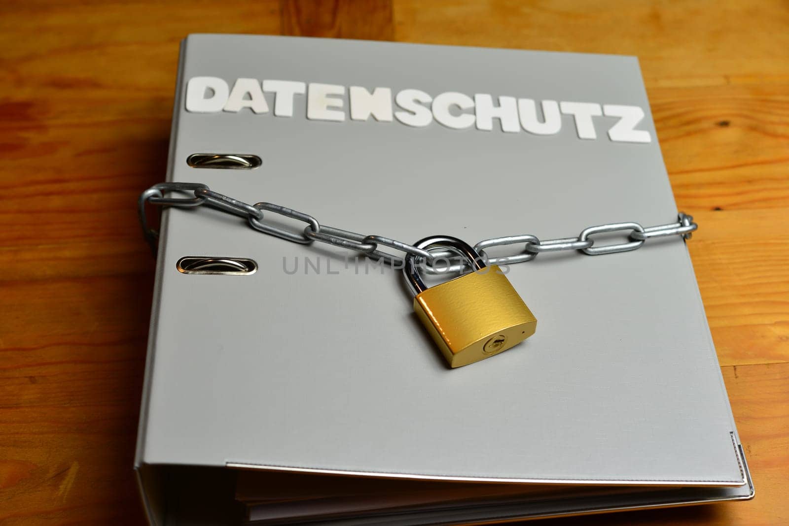 Data protection Security Chain with lock on the Internet