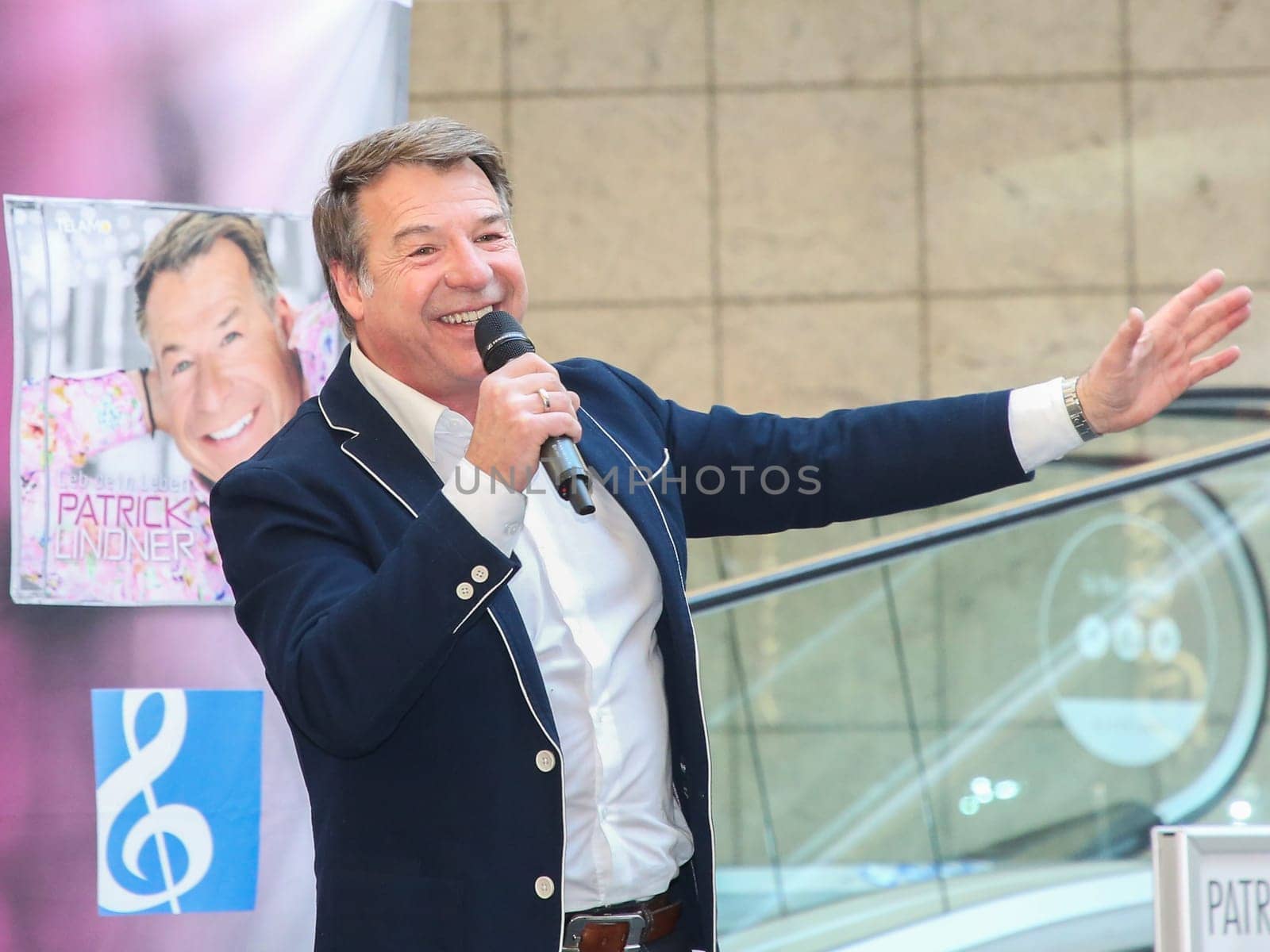 Patrick Lindner at an autograph session on 13.02.2018 in Magdeburg