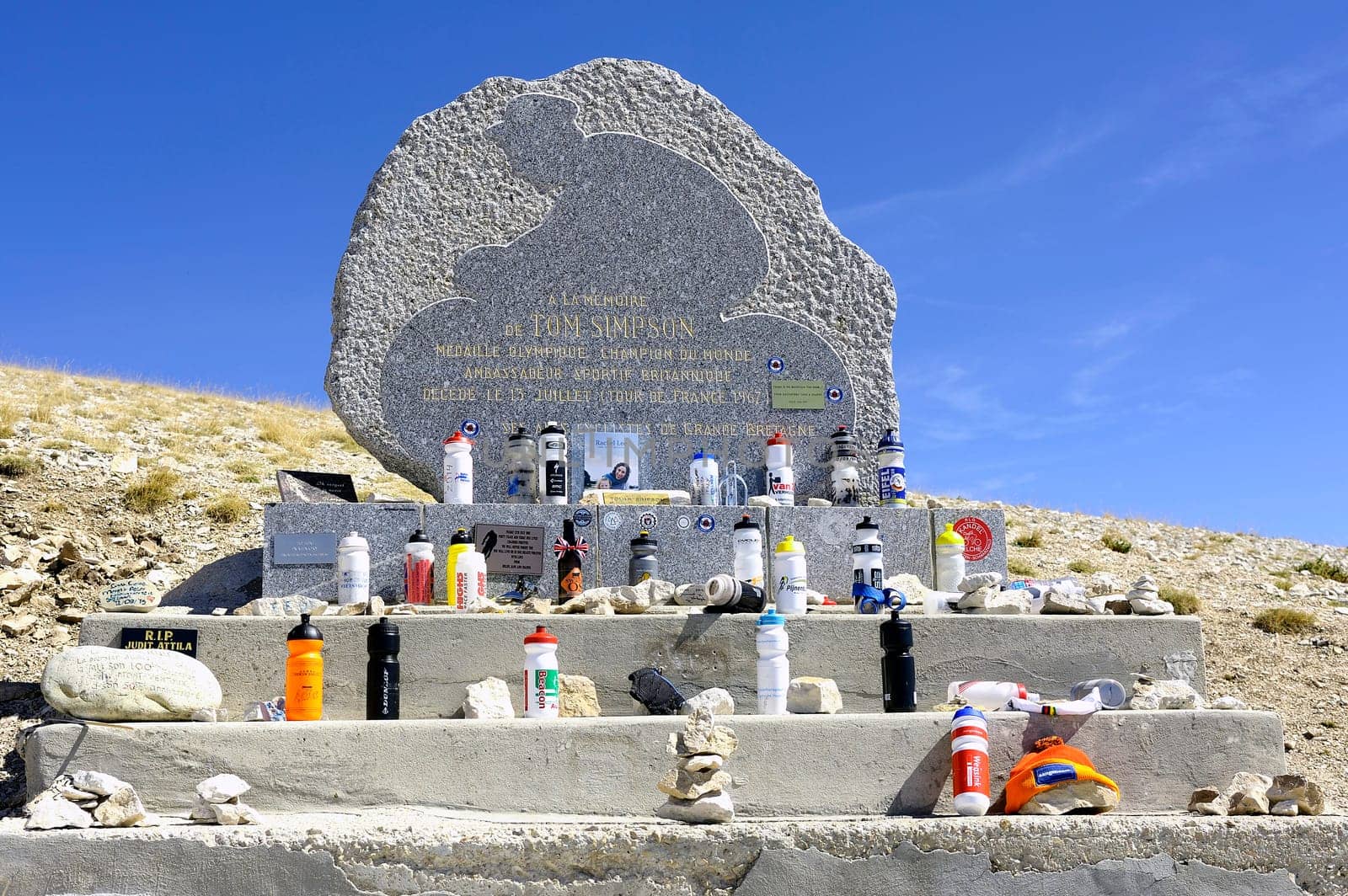 Commemorative stela of Tom Simpson died on the Tour de France to Mont Ventoux