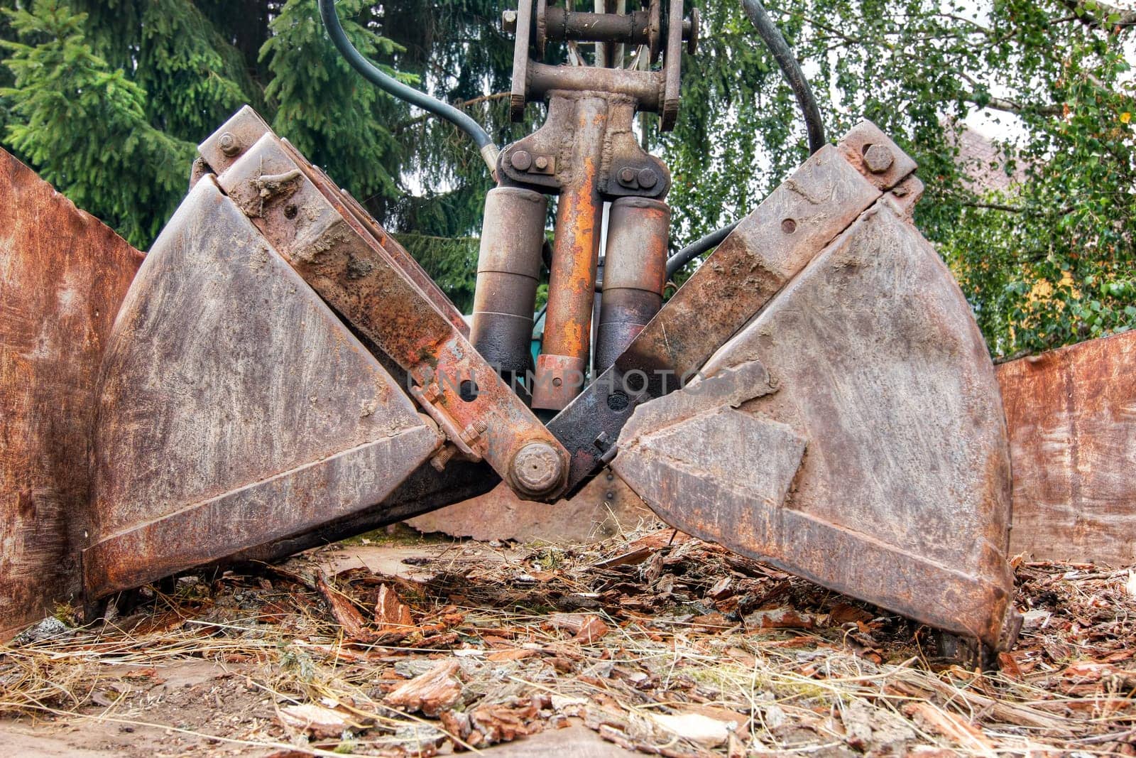 Detauil of the old and used earth grab