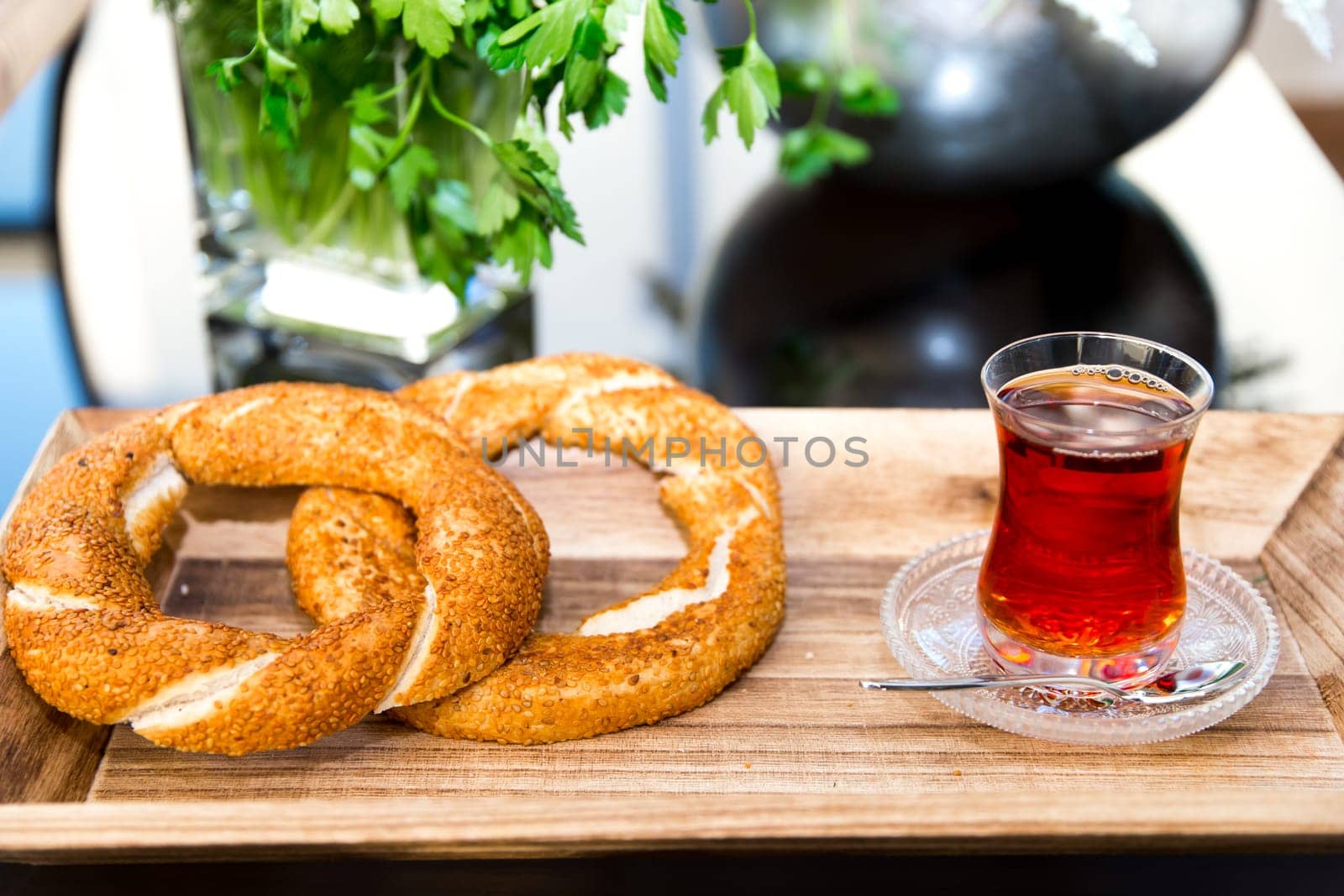 Sesame ring with Butter and tea