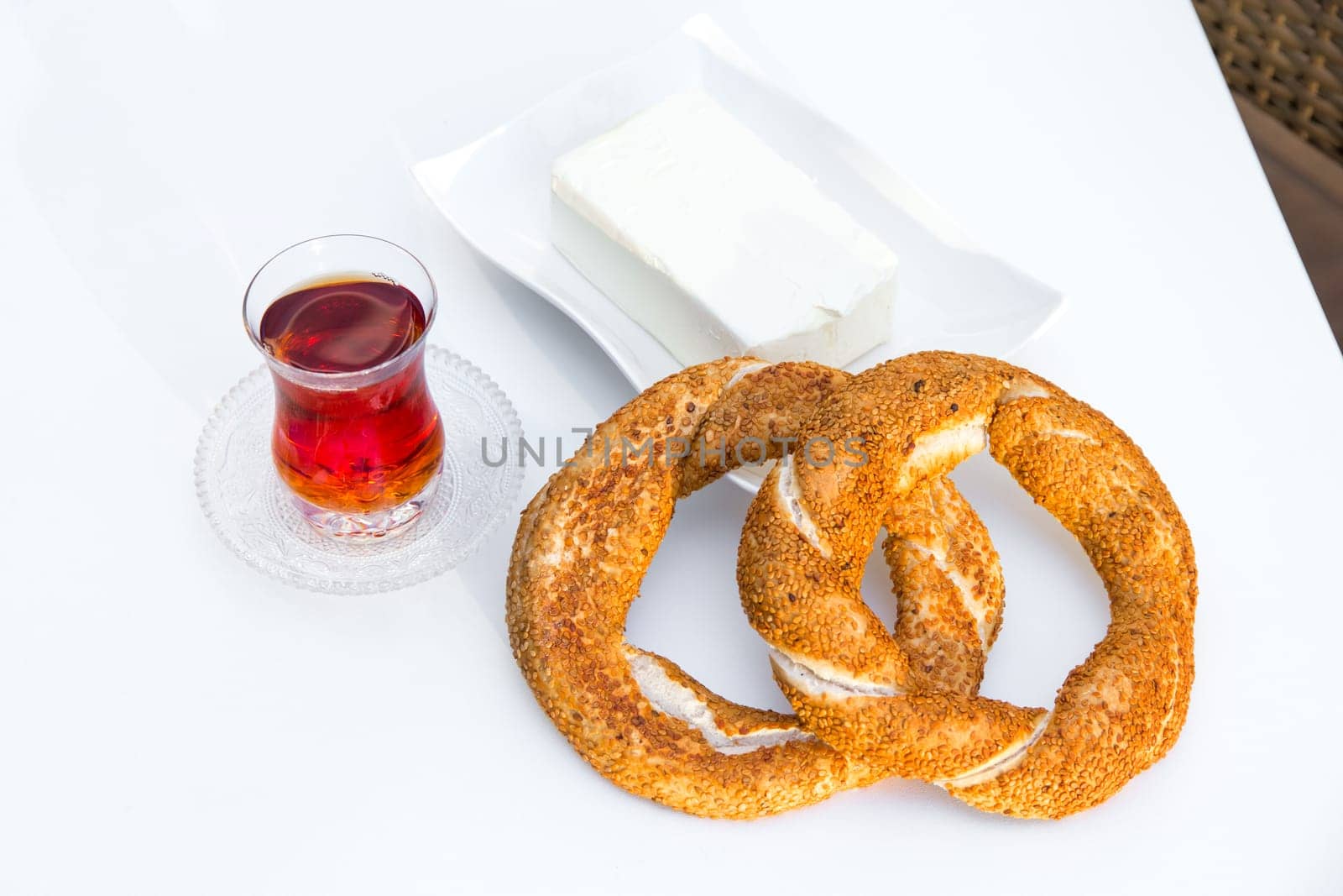 Sesame ring with Butter and tea