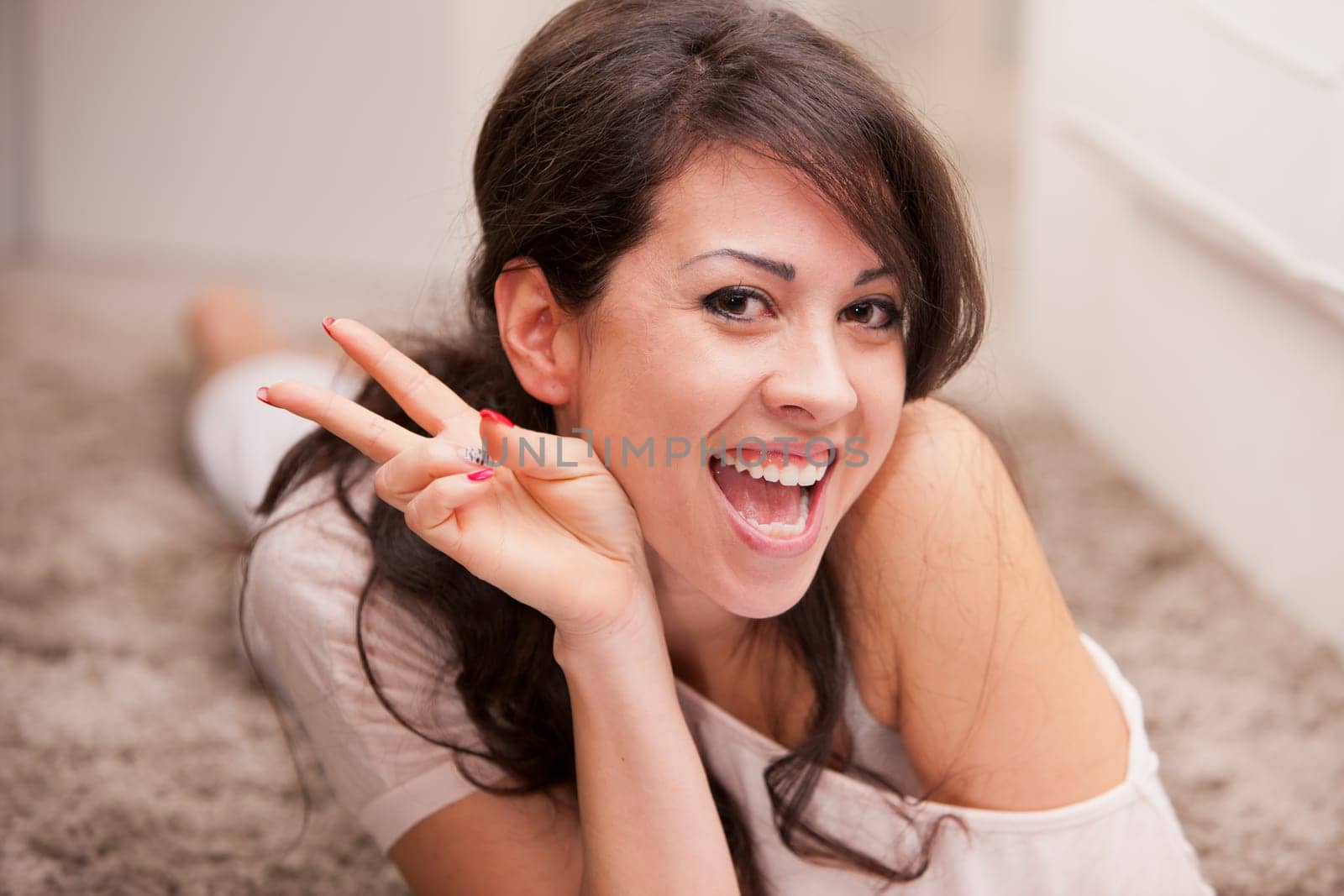 girls showing victory sign with her fingers