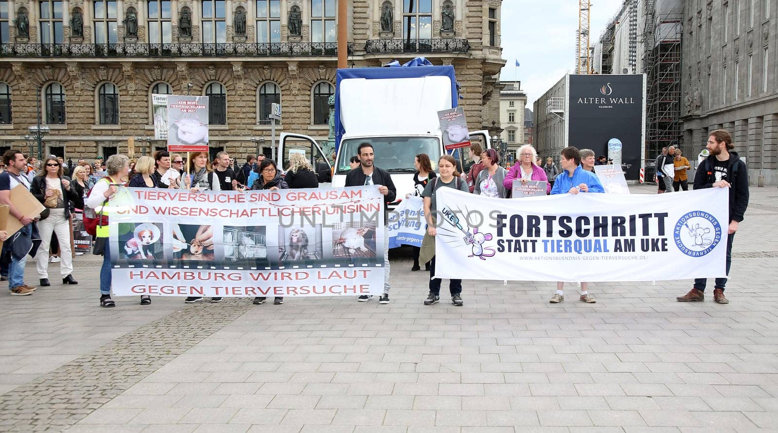 Volkan Baydar and demo participants,. The Action Alliance against Animal Experiments and animal rights initiative Hamburg called for a large demonstration (about 500 participants) against animal torture at the UKE and for modern animal-free research with prominent comrades-in-arms. The action took place as part of the International Day for the Abolition of Animal Experiments at the Town Hall - .28.04.2018.