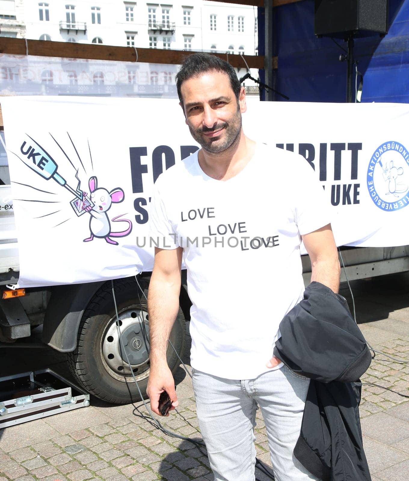Volkan Baydar ,. The Action Alliance against Animal Experiments and animal rights initiative Hamburg called for a large demonstration (about 500 participants) against animal torture at the UKE and for modern animal-free research with prominent comrades-in-arms. The action took place as part of the International Day for the Abolition of Animal Experiments at the Town Hall - .28.04.2018.