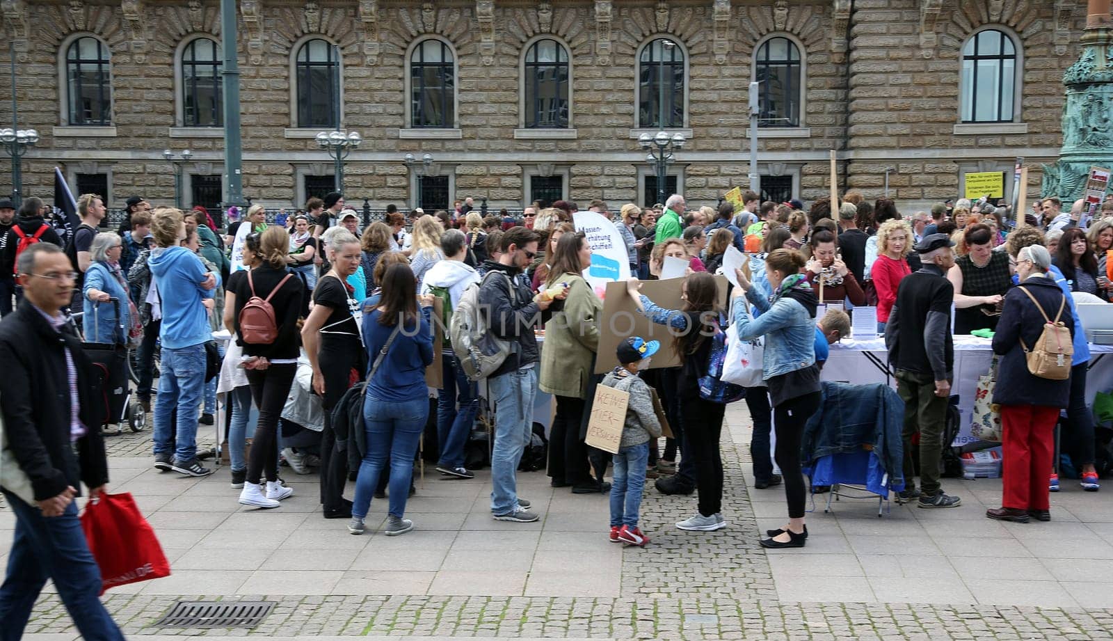 Demo participants,. The Action Alliance against Animal Experiments and animal rights initiative Hamburg called for a large demonstration (about 500 participants) against animal torture at the UKE and for modern animal-free research with prominent comrades-in-arms. The action took place as part of the International Day for the Abolition of Animal Experiments at the Town Hall - .28.04.2018.