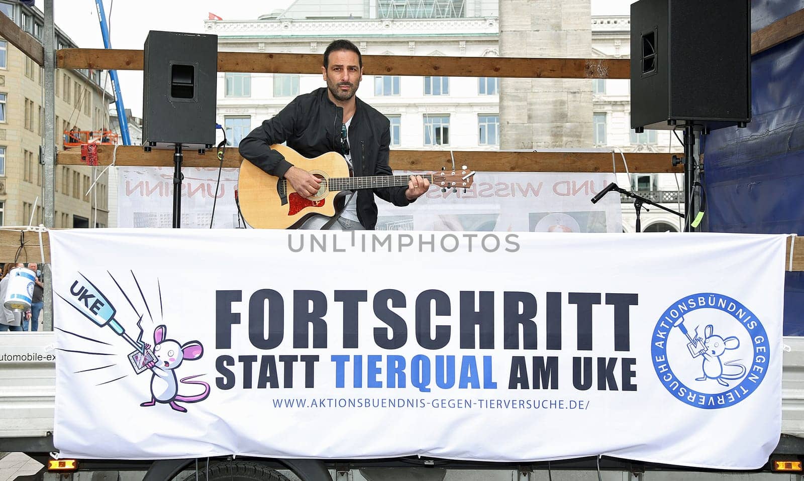 Volkan Baydar ,. The Action Alliance against Animal Experiments and animal rights initiative Hamburg called for a large demonstration (about 500 participants) against animal torture at the UKE and for modern animal-free research with prominent comrades-in-arms. The action took place as part of the International Day for the Abolition of Animal Experiments at the Town Hall - .28.04.2018.