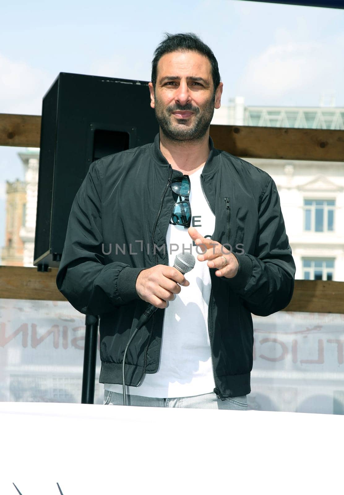 Volkan Baydar ,. The Action Alliance against Animal Experiments and animal rights initiative Hamburg called for a large demonstration (about 500 participants) against animal torture at the UKE and for modern animal-free research with prominent comrades-in-arms. The action took place as part of the International Day for the Abolition of Animal Experiments at the Town Hall - .28.04.2018.