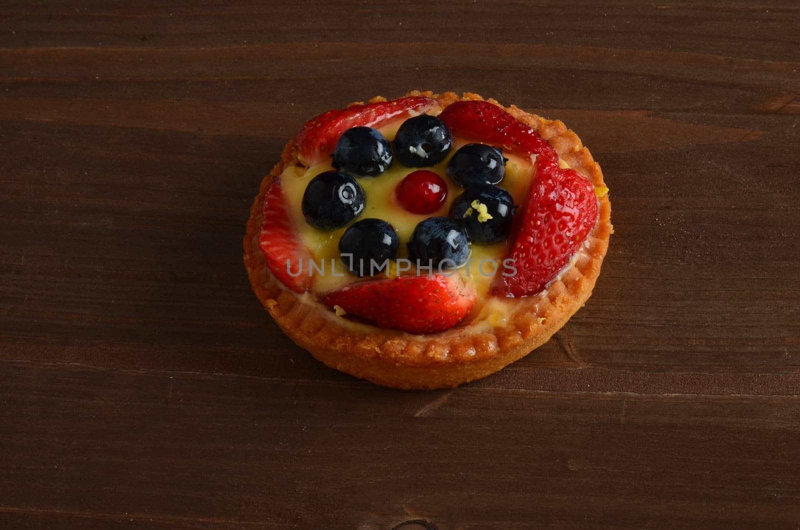 fresh red fruit pie in restaurant