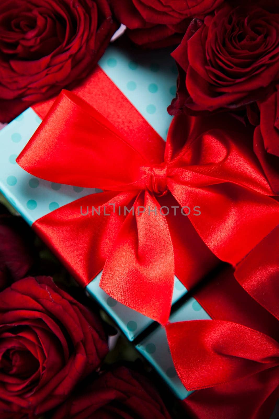 Valentines day heart and gift box